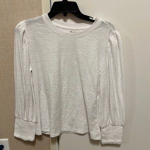 super cute little white top ! worn once , no stains